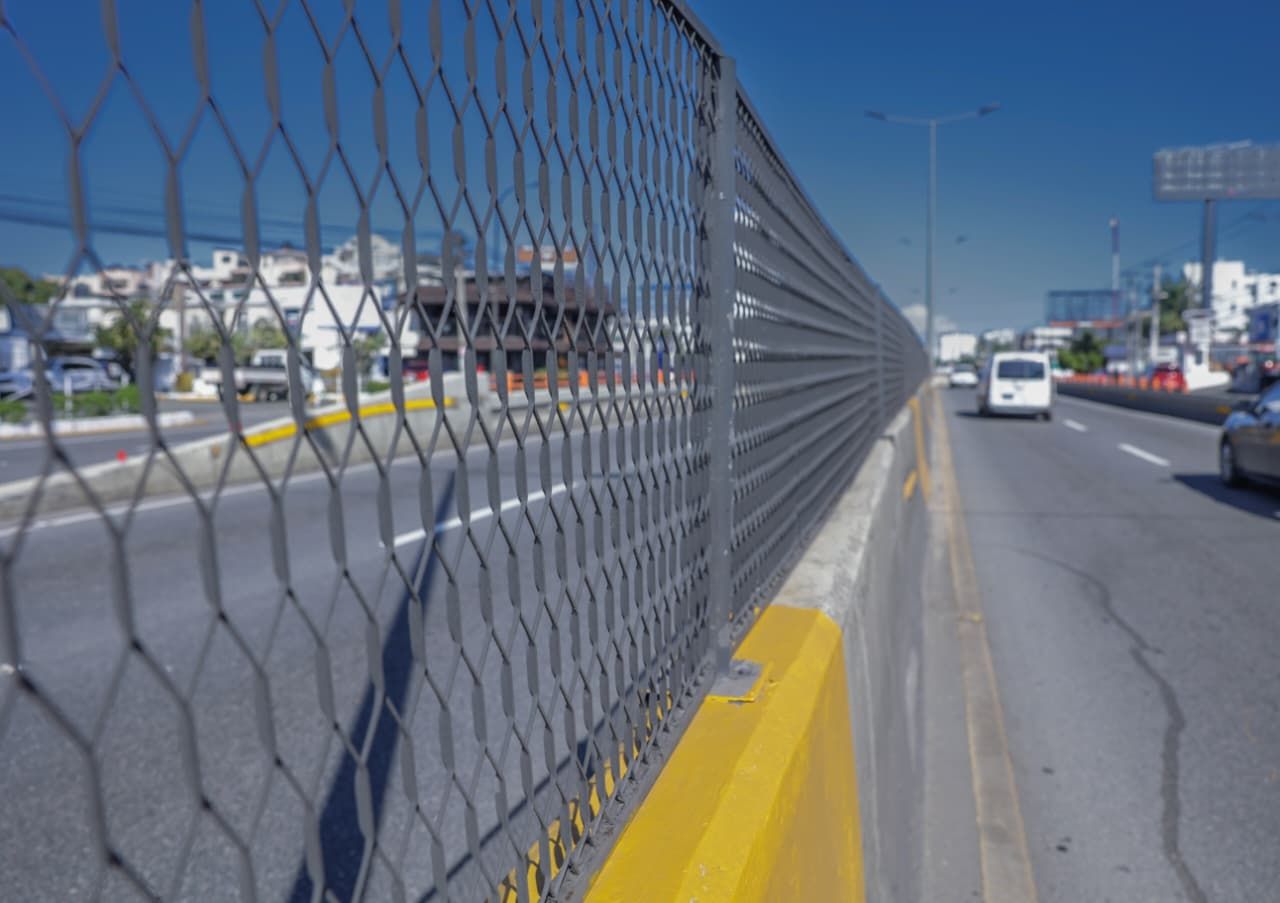 Obras Públicas realizará trabajos de reparación de barandas en pasos a desnivel de la 27 de Febrero